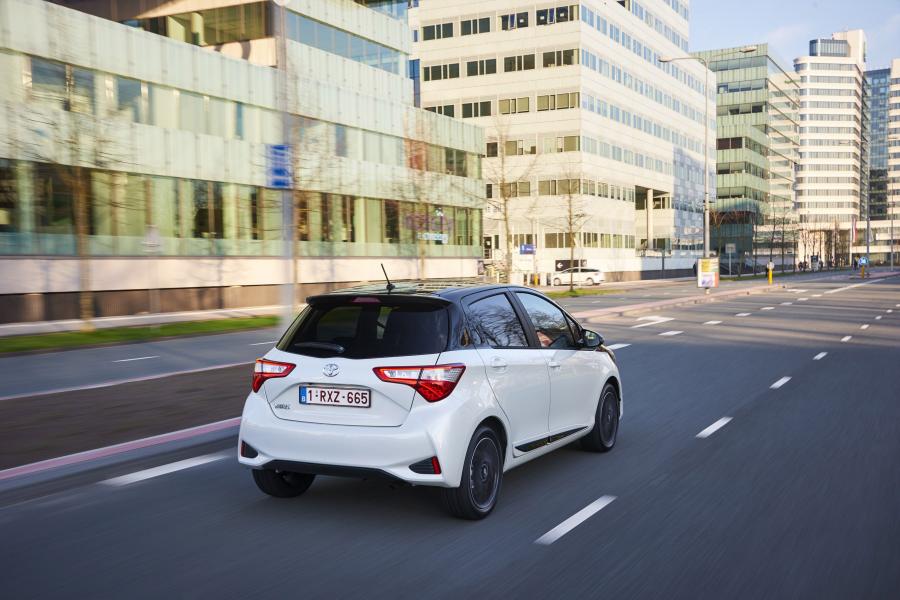  Toyota Yaris Bi-Tone 2017 года  (фото 11 из 36)